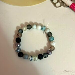 Shades of gray glass beads elastic band